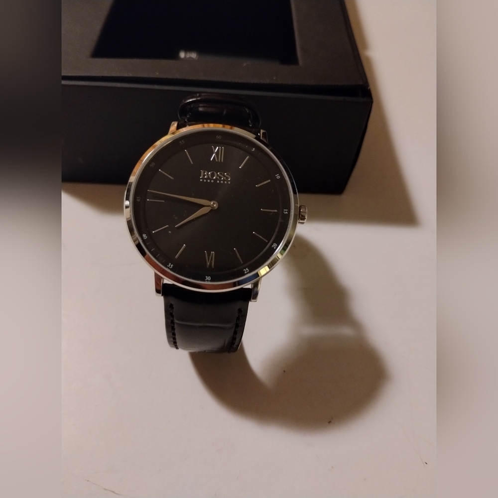 Hugo Boss men's Quartz Analog Watch with black leather strap 1513647 . EUC. - Picture 3 of 9